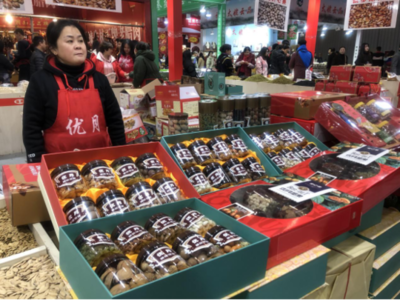 土味兒洋味兒齊上陣，年貨節(jié)休閑食品銷(xiāo)售井噴